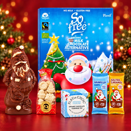 Genießer-Set vor rotem Hintergrund mit lose verpackten weißen Weihnachtsfiguren