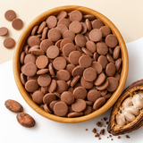 VEGAN CHOCOLAT No. 3 – hellbraune Schoko-Drops in einer Holzschale